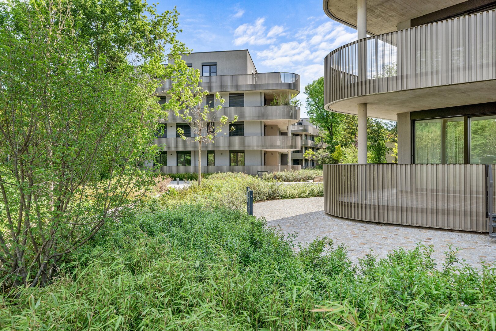 Titelbild - Luxus inmitten grüner Idylle: 2 Zimmer-Terrassentraum im „Private Park Living“