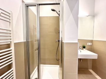 Entzückende lichtdurchflutete Wohnung mit herrlichem Ausblick! (Balkonanbau möglich) - Badezimmer