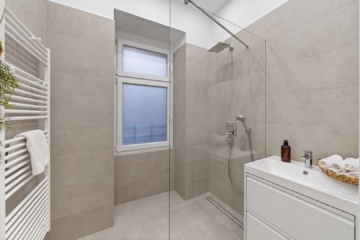 Badezimmer - Erstbezug in Bestlage | Altbauwohnung mit Flair, Parkett & Designküche im Klinikviertel