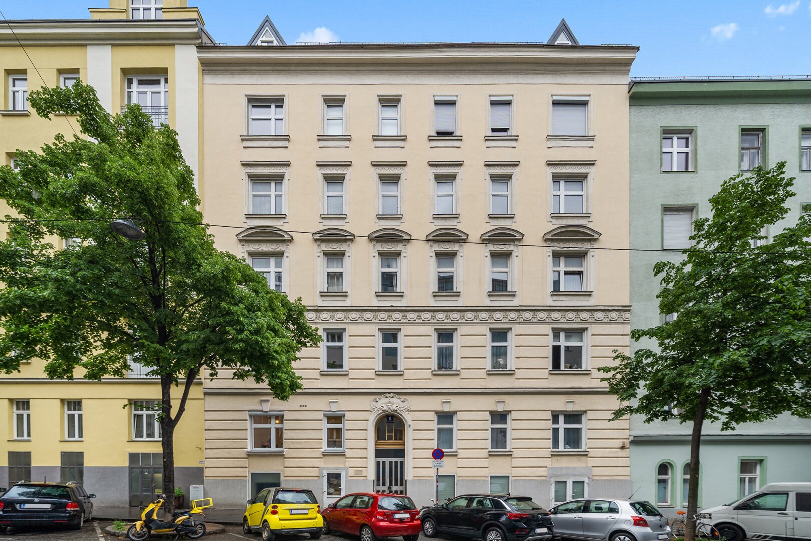 Wohnhaus Außenansicht - Erstbezug in Bestlage | Altbauwohnung mit Flair, Parkett & Designküche im Klinikviertel