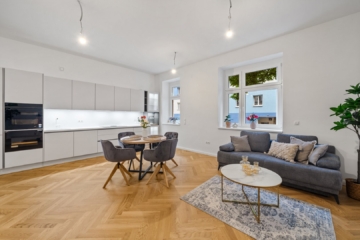 Wohnküche (alle Fenster haben elektrische Rolläden) - Erstbezug in Bestlage | Altbauwohnung mit Flair, Parkett & Designküche im Klinikviertel