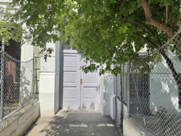 Hauseingang - Citynah & ruhig – 1,5-Zimmer-Wohnung mit Grünblick an der U3