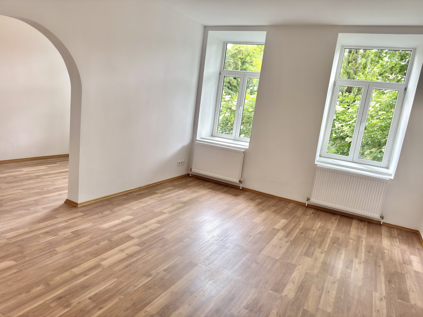 Wohnbereich - Citynah & ruhig – 1,5-Zimmer-Wohnung mit Grünblick an der U3