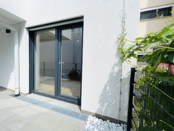 Terrasse - ERSTBEZUG: Traumhafte 3-Zimmer-Terrassenwohnung mit kleinem Gartenbereich