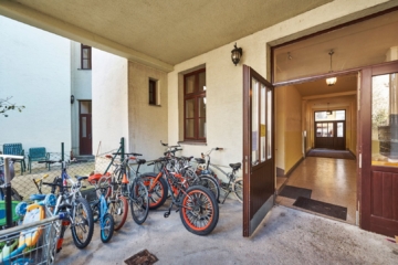 Innenhof - Nähe Alte Donau! 4-Zimmerwohnung mit Potenzial – (Loggia 17 m2 eingereicht, WG tauglich!)