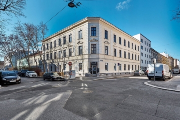 Fassade - Nähe Alte Donau! 4-Zimmerwohnung mit Potenzial – (Loggia 17 m2 eingereicht, WG tauglich!)