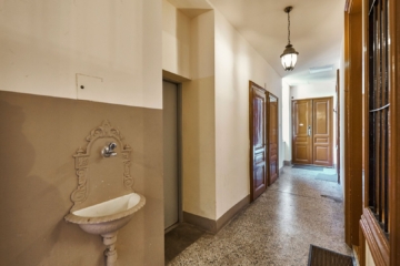 Stiegenhaus - Nähe Alte Donau! 4-Zimmerwohnung mit Potenzial – (Loggia 17 m2 eingereicht, WG tauglich!)