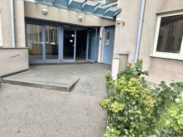 Hauseingang - Wohnungspaket mit 4,17 % Rendite: Kapitalanlage mit Perspektive