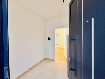 Eingang - Erstbezug! Neubau-Reihenhaus mit Terrasse, Dachterrasse, Loggien & Garten (auch für Anleger)