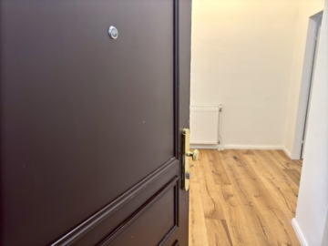 Eingangsbereich+ - Charmante und sanierte Eck-Altbauwohnung – 20. Bezirk nahe AUGARTEN