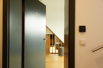 ANLEGER AUFGEPASST! Exklusives & voll ausgestattetes BUY-TO-LET-Apartment mit PANORAMADACHTERRASSE - Eingang Top 50