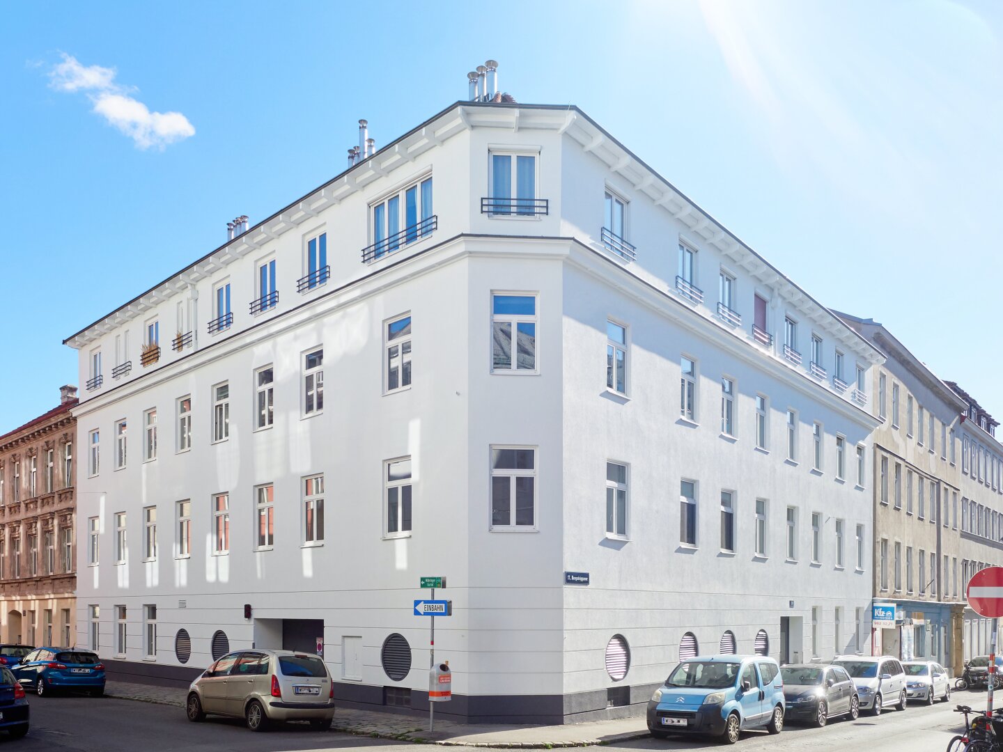 Fassade - Charmante Eckwohnung im sanierten Altbau mit hervorragender Infrastruktur