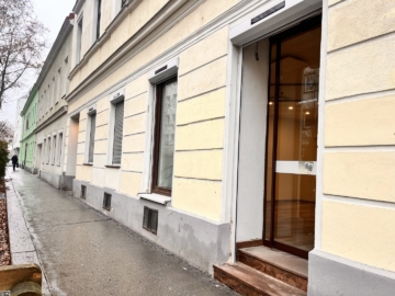 Türe strassenseitig - Helles Erdgeschoss-Büro mit hervorragender Sichtbarkeit und direktem Straßenzugang