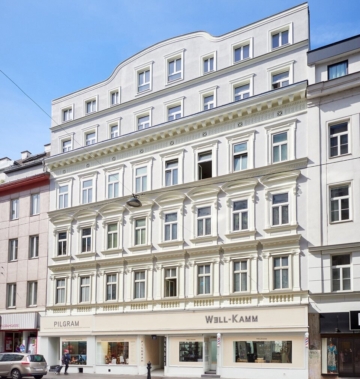 Hausansicht - Erstbezug nach Sanierung – stilvolle 3-Zimmer-Altbauwohnung im 5. Bezirk